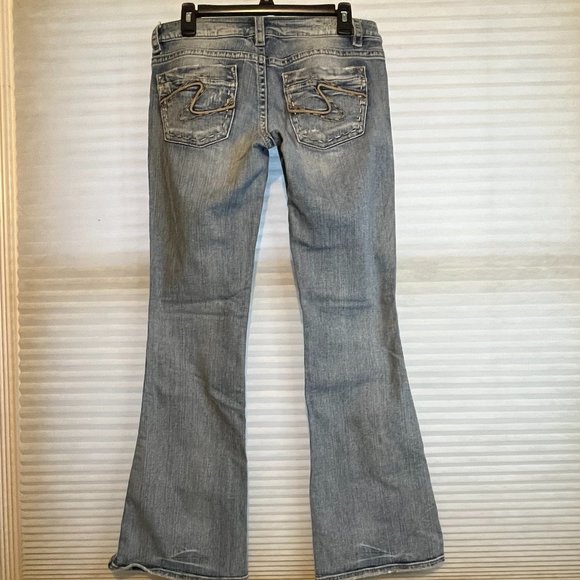 Silver Jeans Francis LOW RISE/FLARE LIGHT WASH SLIGHTLY DISTRESSED 29/33 NWOT - Picture 4 of 8